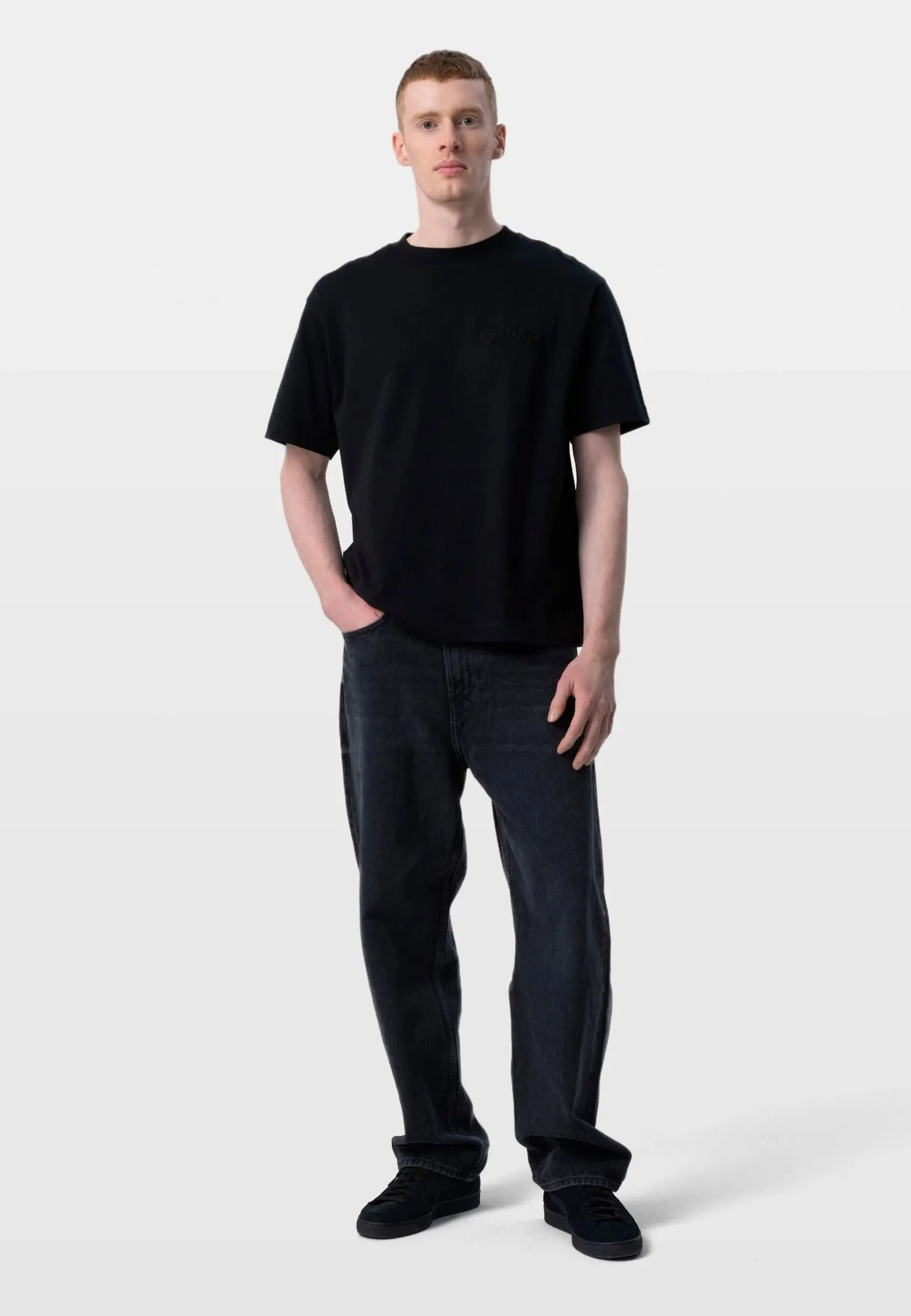 bmw_oversized_tshirt_2-1.webp T-shirts<BMW Lifestyle BMW oversized T-shirt black