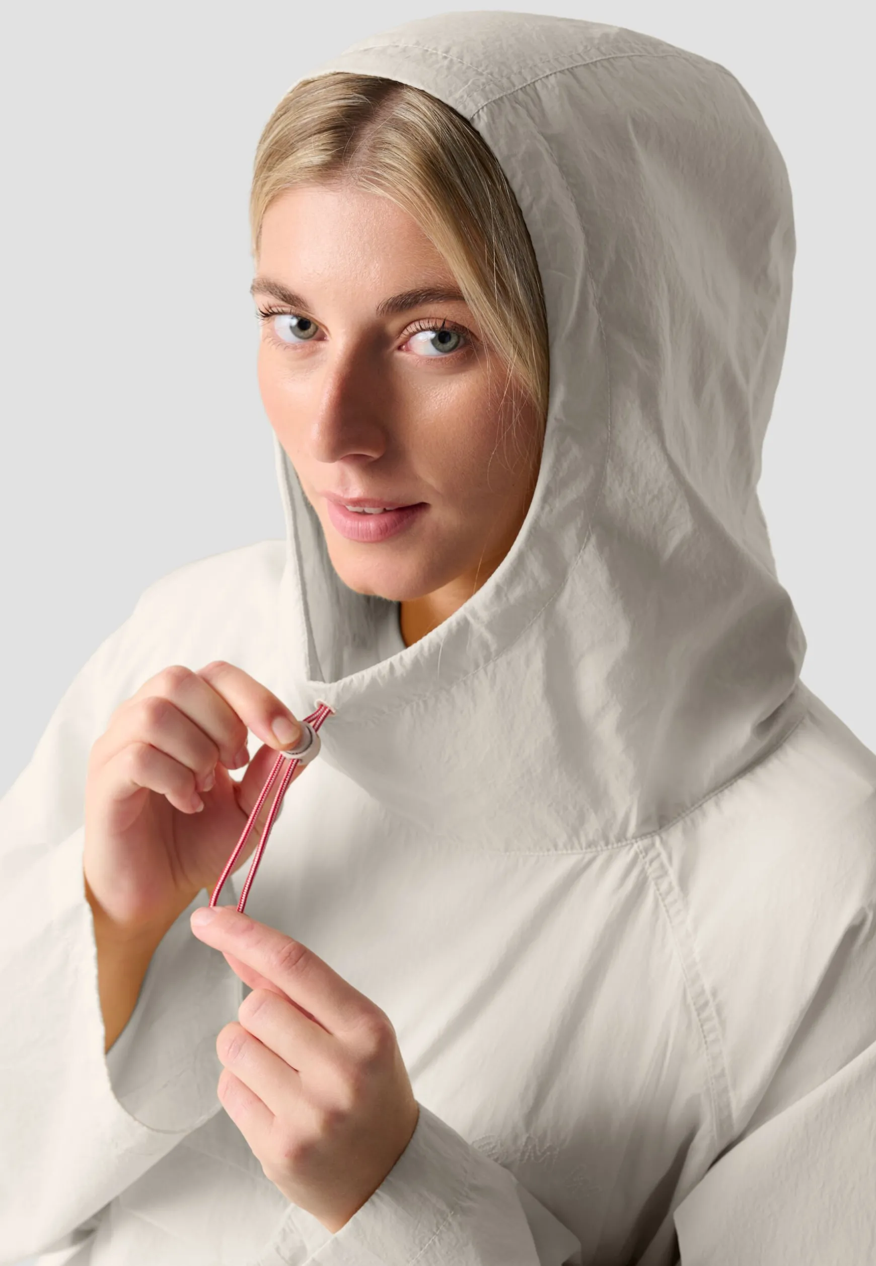 bmw_packable_jacket_2.webp Women<BMW Lifestyle BMW Packable jacket beige